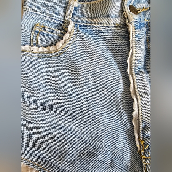 Vtg 90s Paris Blues Denim Shorts Lace Eyelet Trim 2" Inseam Size 26 - Picture 3 of 10